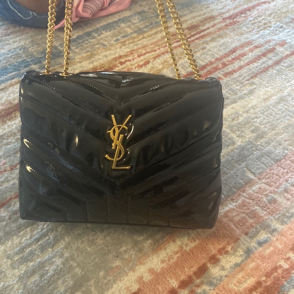 AUTHENTIC YSL GLOSSY LEATHER PURSE I PURCHASED IN SOHO ,Manhattan.